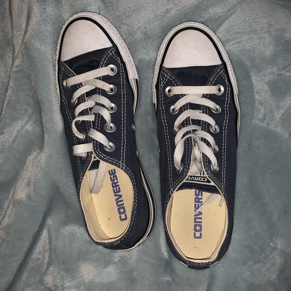 Navy low top converse